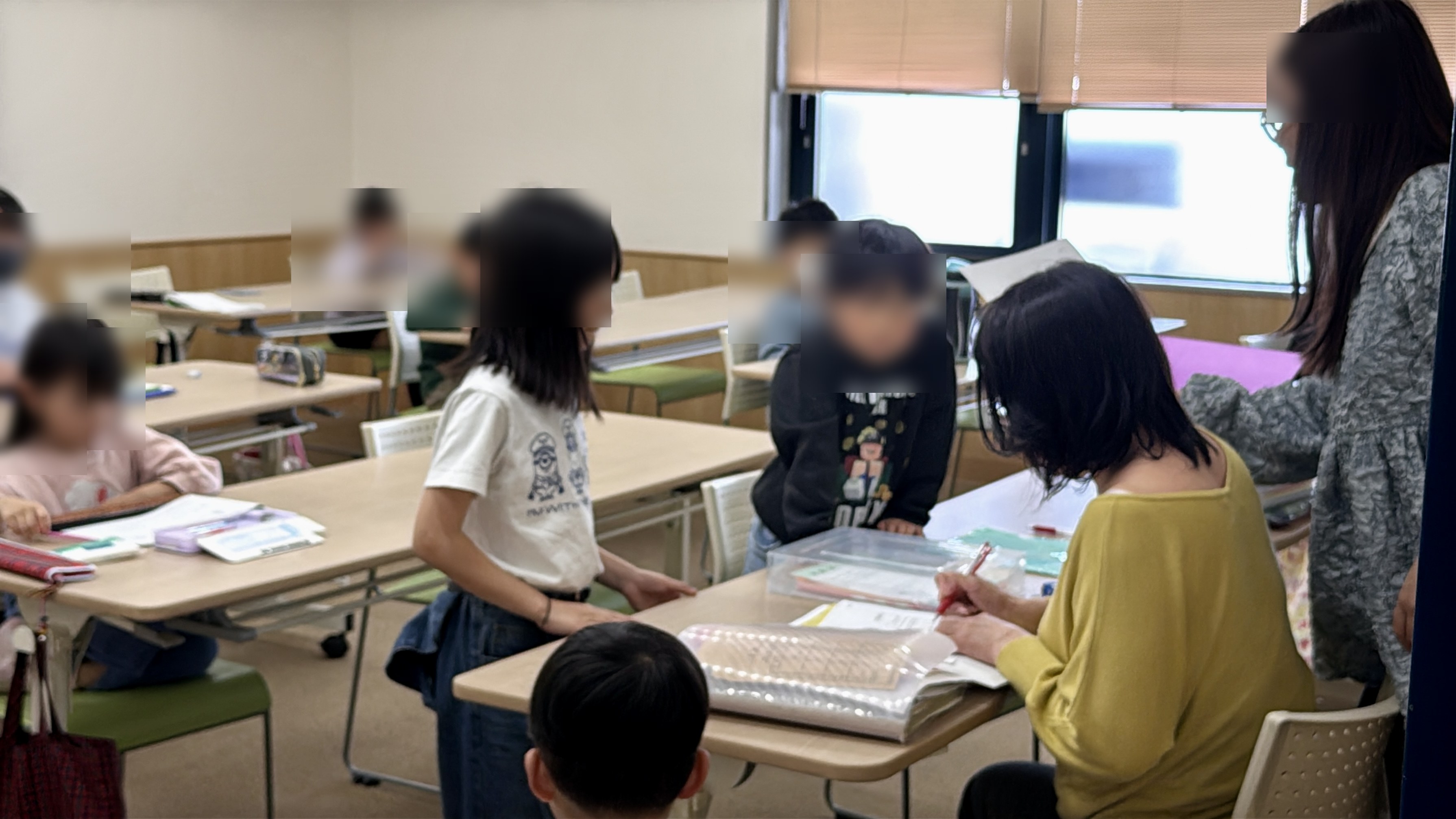 そろばん教室の授業風景